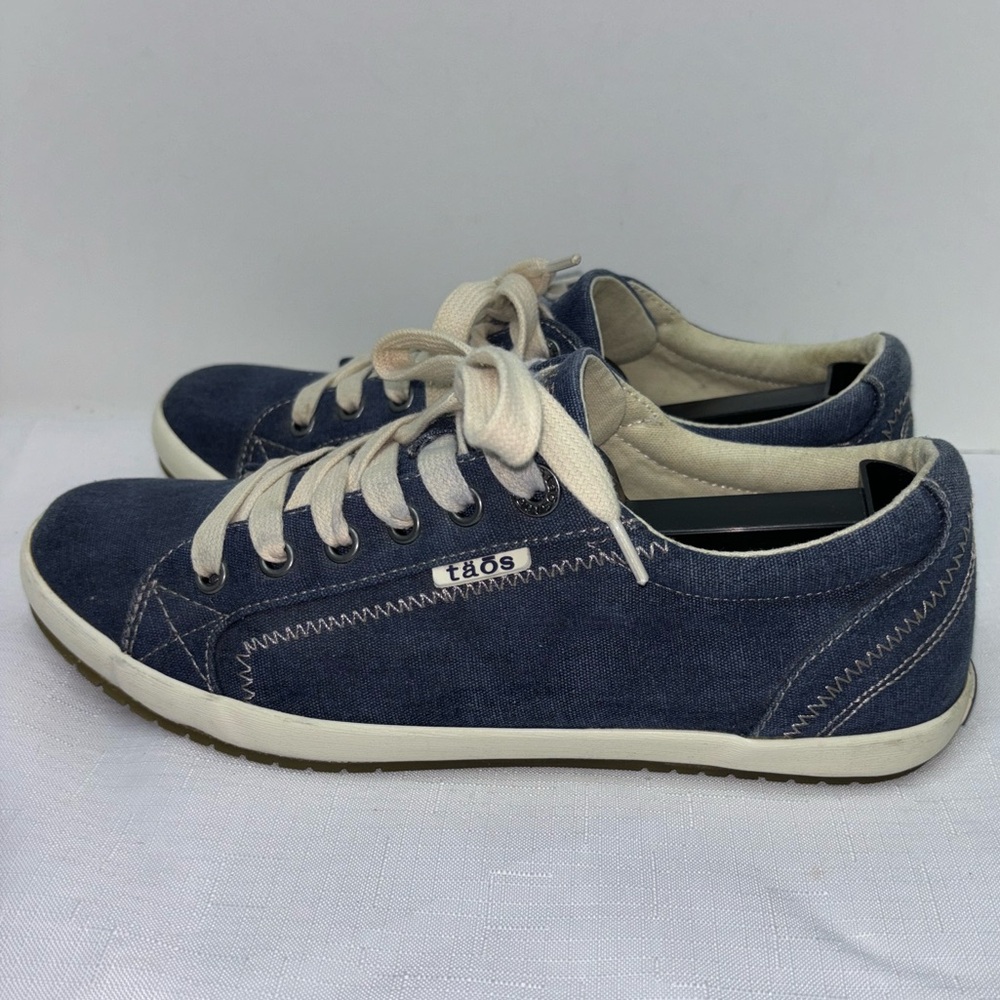 Taos Star Women’s Size 8.5 Navy Blue Lace Up Sneakers